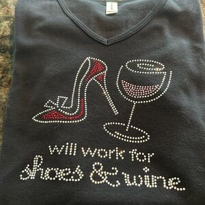 🖤♥️🩷Black V-Neck Short Sleeve Tee with Rhinestones 🩷♥️🖤